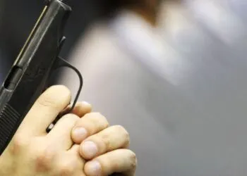 У Кривому Розі 13-річний хлопець потрапив до лікарні з кулями в тілі, але мовчить про нападника