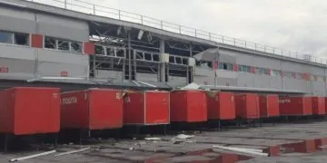 Повторний удар по терміналу "Нової пошти" у Дніпрі: люди цілі, посилки обіцяють компенсувати