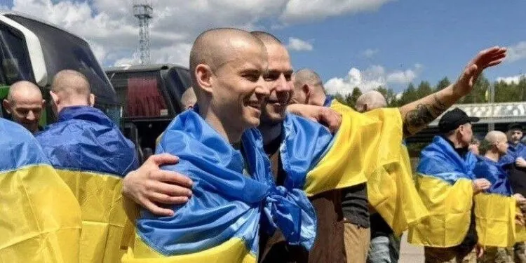Дев'ятеро жителів Дніпропетровщини повернулися додому в межах великого обміну полоненими