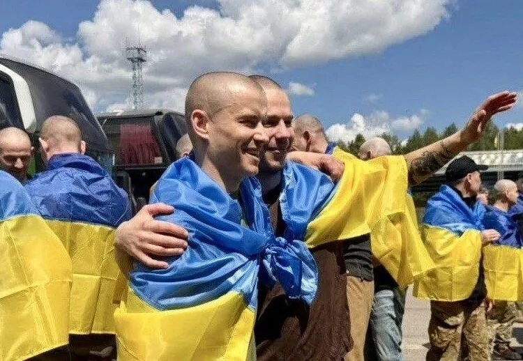 Дев'ятеро жителів Дніпропетровщини повернулися додому в межах великого обміну полоненими
