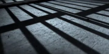 У Дніпрі на 8 років посадили пенсіонера, який чіплявся до підлітка в парку