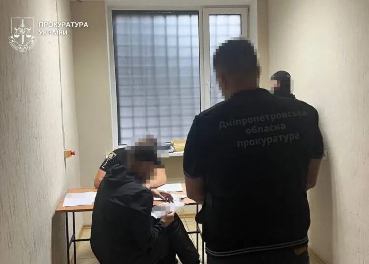 Вибивали тисячі доларів на "общак": на Дніпропетровщині вручили підозри тюремним авторитетам