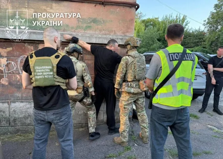 У Дніпрі затримали працівників ТЦК, які грабували людей