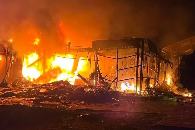 На Дніпропетровщині росіяни за ніч атакували п'ять АЗС: загинула жінка