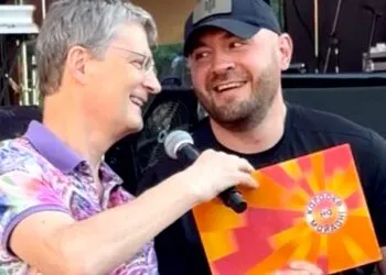Рятувальник із Дніпра переміг у "Караоке на Майдані"