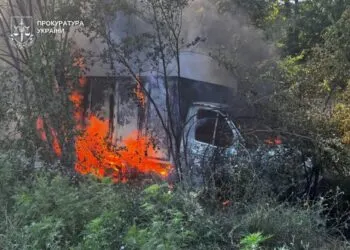 Атака на "Нову пошту" та харчове підприємство: наслідки чергового удару рф у Дніпровському районі