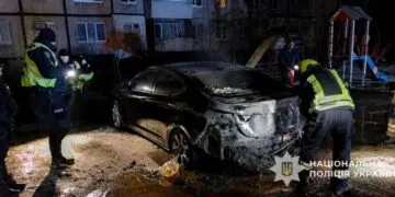 У Дніпрі жінка через ревнощі спалила чужу машину: деталі