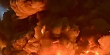 У Дніпропетровській області рятувальники годинами гасили масштабну пожежу