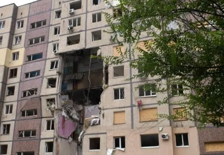 У Дніпрі обвалився понівечений дроном під'їзд: у мерії назвали причину