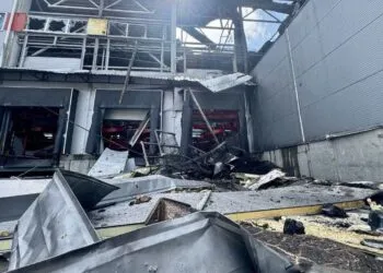 Під Дніпром безпілотники поцілили у відому логістичну компанію