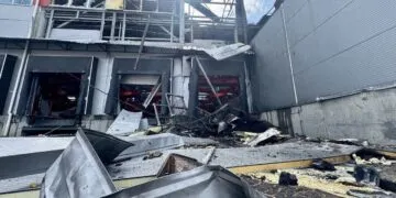 Під Дніпром безпілотники поцілили у відому логістичну компанію
