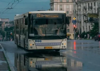 У Дніпрі відтермінували зміни в русі популярних автобусів