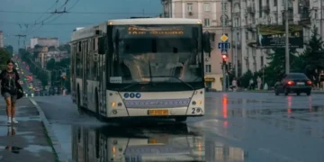 У Дніпрі відтермінували зміни в русі популярних автобусів