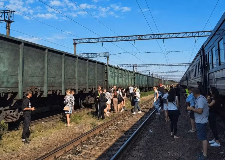 Затримка поїздів 10 серпня: до Дніпра деякі потяги запізнюються на понад 4 години