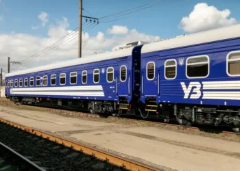 Укрзалізниця закрила продаж квитків на окремі поїзди з Дніпра: деталі