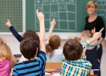 Як школи Дніпра працюватимуть з 1 вересня: укриття та освітлення