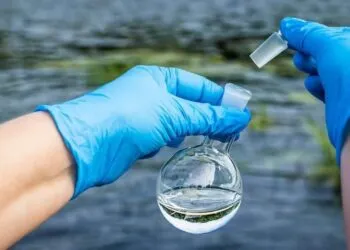 Чи безпечно пити воду з-під крана: на Дніпропетровщині перевірили якість води