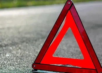 Зіткнення автобуса та вантажівки на Дніпропетровщині: двоє людей дістали травми