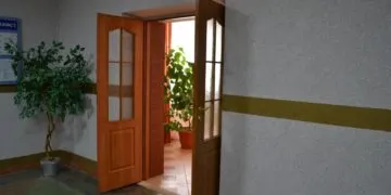 Тренди оздоблення стін — чому безшовні рідкі шпалери знову на піку популярності