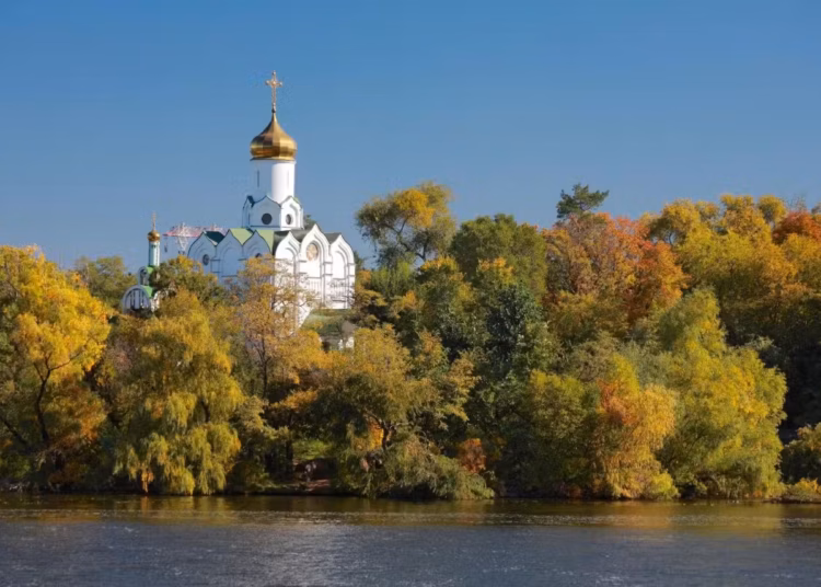 Церковні свята у жовтні 2026 року: коли відзначати Покрову та Дмитрівську суботу