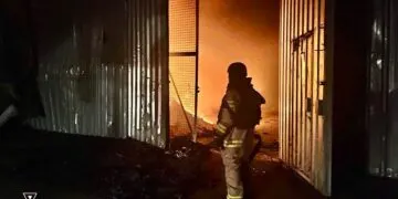 Рятувальники загасили пожежі після російських ударів по Дніпру та області