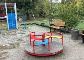 В Дніпрі витратять майже 6,7 млн грн на ремонт дитячих майданчиків