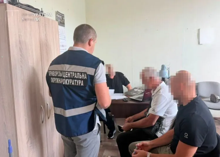 В Кривому Розі викрили схему ввезення елітних авто під виглядом гуманітарки