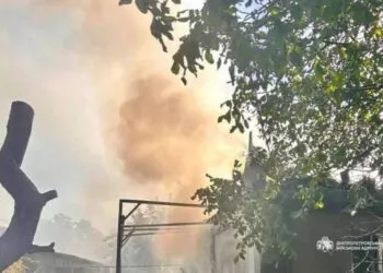 В Кам'янському безпілотник підпалив приватний будинок