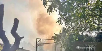 В Кам'янському безпілотник підпалив приватний будинок