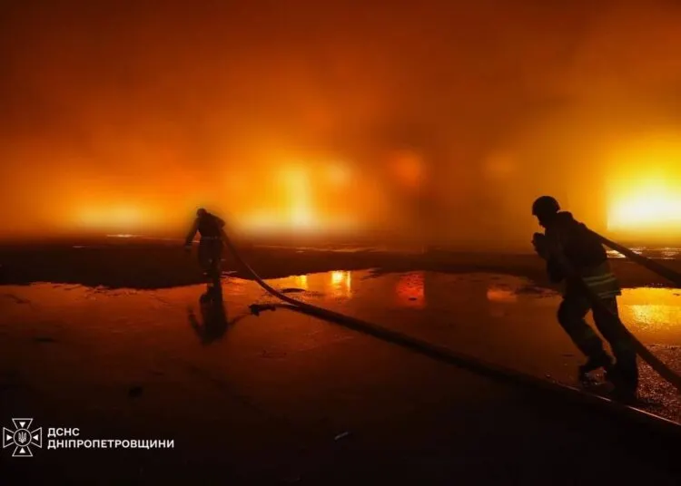 Росіяни спричинили масштабні пожежі на Дніпропетровщині: рятувальники їх ліквідували