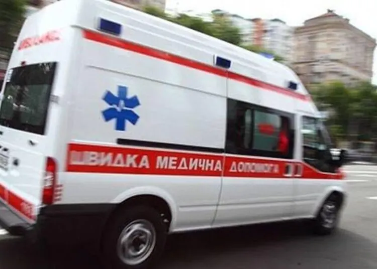 В Дніпрі на Набережній Перемоги людині стало погано: на місці медики