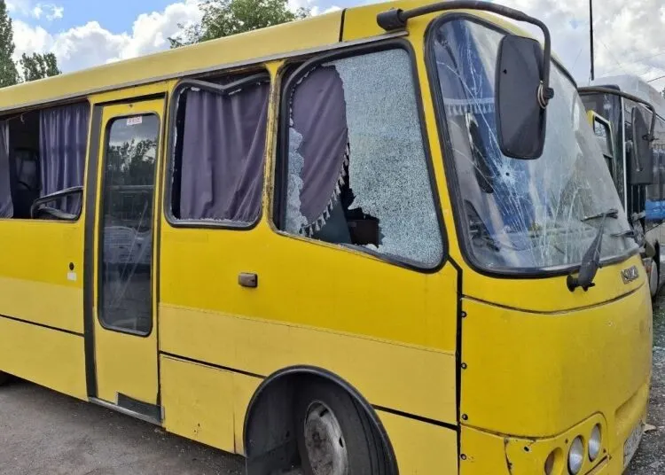 В Дніпрі зруйнували будівлю АТП: пошкоджено 71 транспортний засіб