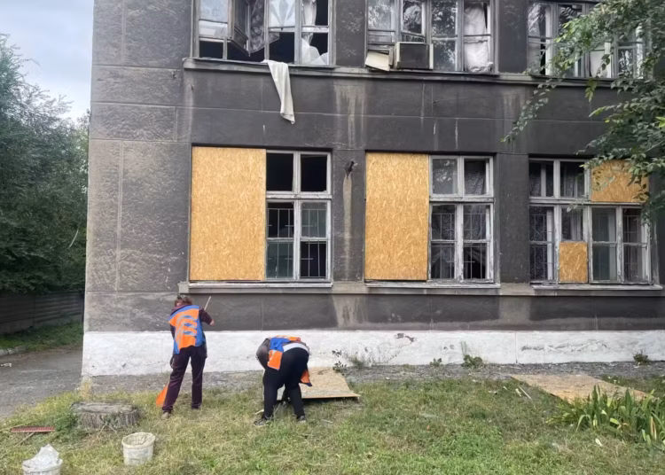 Росіяни пошкодили школу боксу в Дніпрі: вибито майже 20 вікон