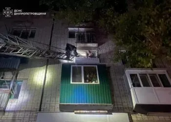 На Дніпропетровщині рятувальники врятували двох підлітків під час пожежі
