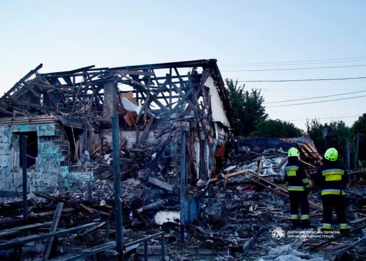 На Дніпропетровщині внаслідок атак постраждали троє людей та зруйновано будівлі