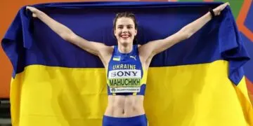 Спортсменка з Дніпра стала першою абсолютною чемпіонкою світу зі стрибків у висоту