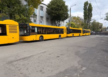 Одеса отримала сім автобусів від Дніпра, які передав Київ