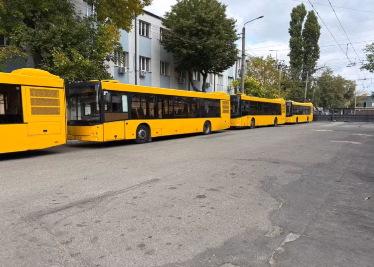Одеса отримала сім автобусів від Дніпра, які передав Київ