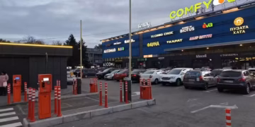 В Дніпрі біля ТЦ припинять безкоштовну парковку
