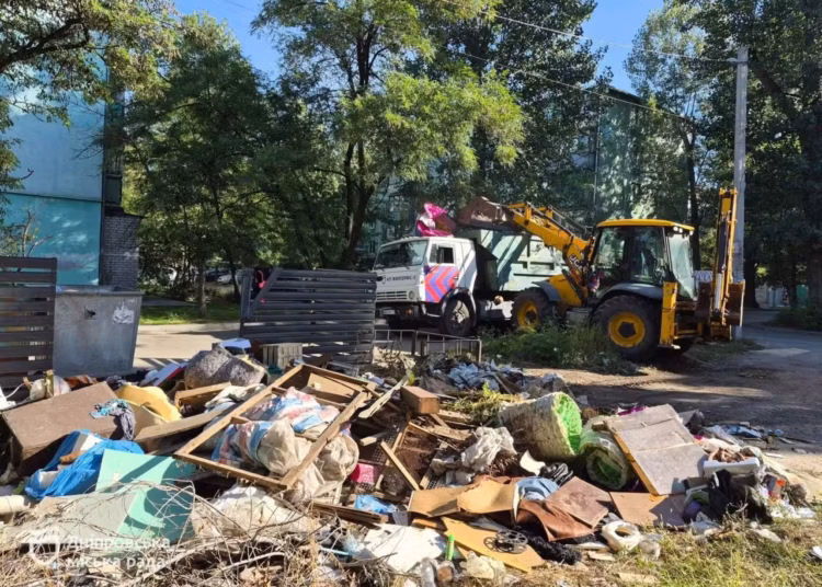 В Дніпрі ліквідували звалище в Індустріальному районі, прибрали 10 кубометрів сміття