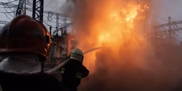 На Дніпропетровщині без світла залишаються тисячі абонентів