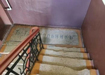 В Дніпрі знайшли рекламу 1880-х років, що збереглася на тротуарі